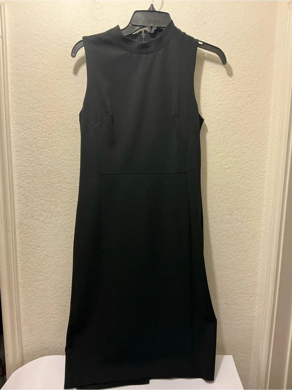 Vince Camuto Black Sleeveless Mock-Neck Midi Dress size 6